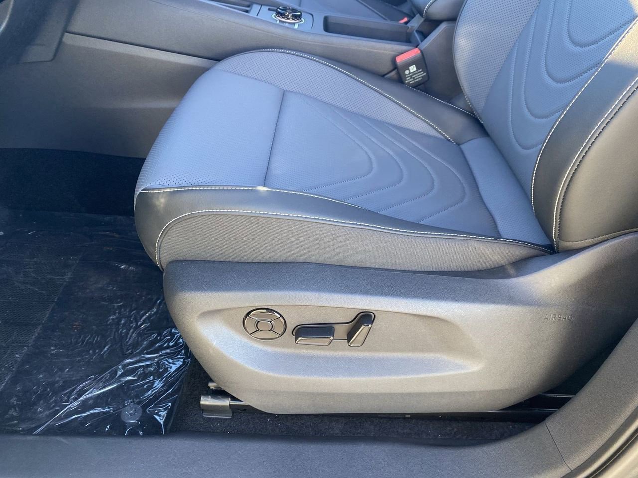 New 2026 Volkswagen Tiguan SE image 16