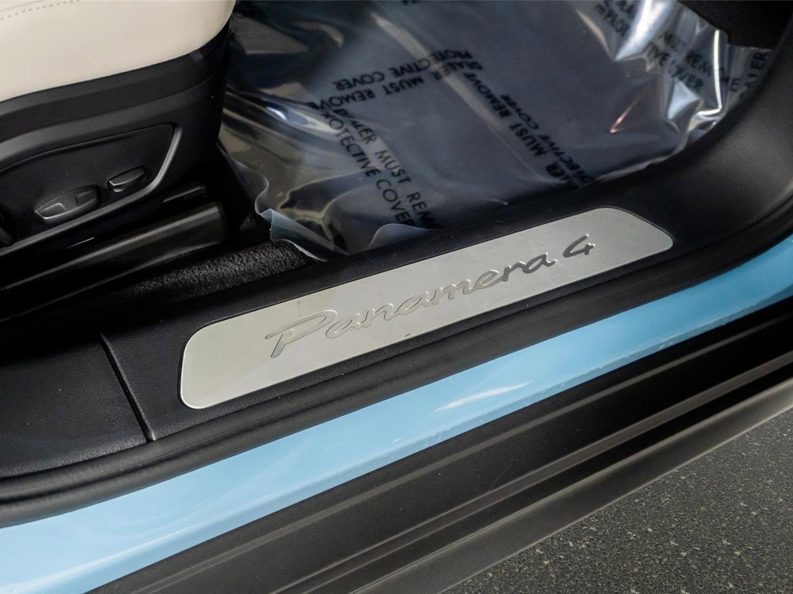 Used 2025 Porsche Panamera 4 w/ Premium Package image 52