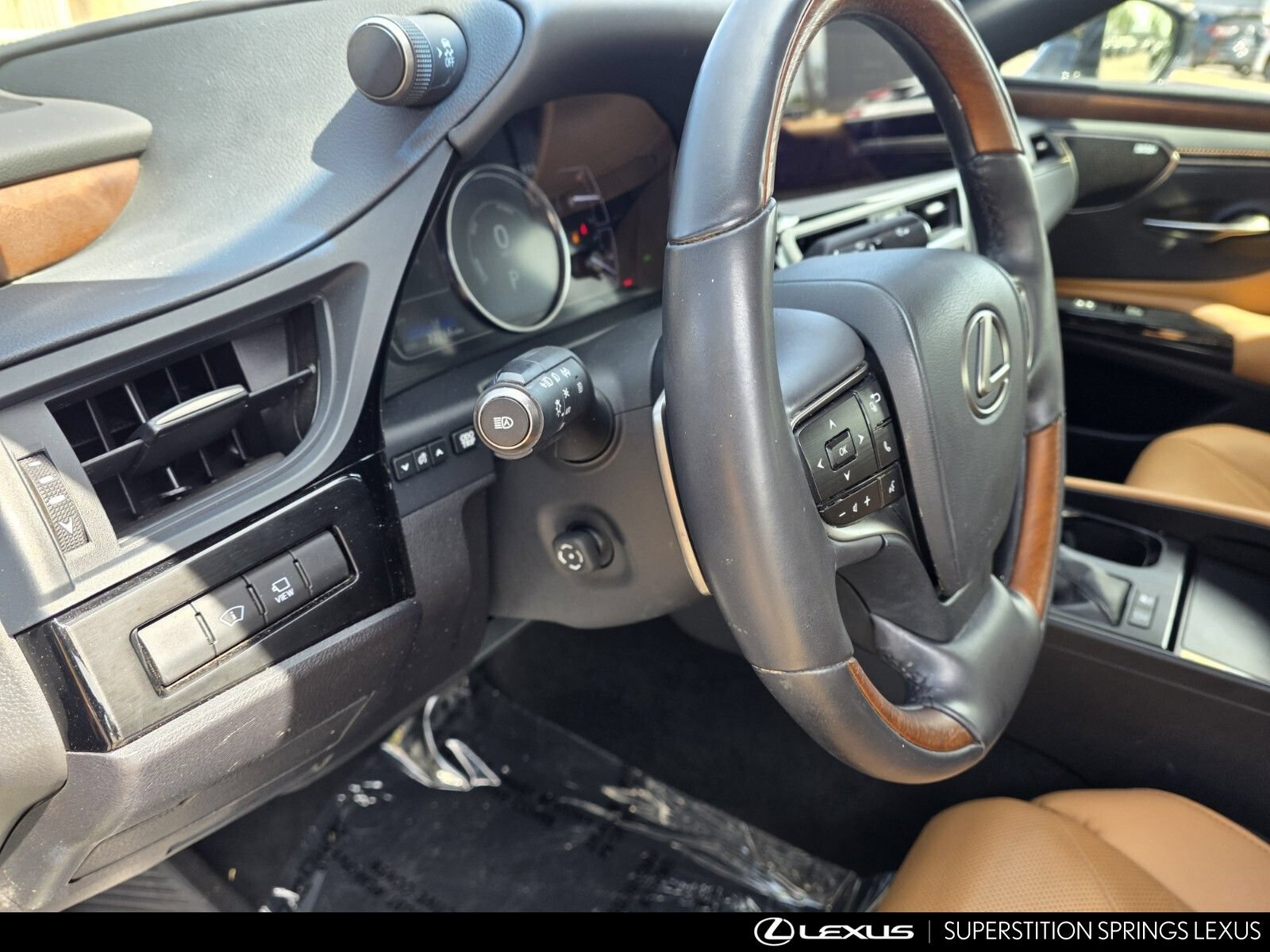 Used 2024 Lexus ES 300h w/ Accessory Package (Z2) FWD image 16