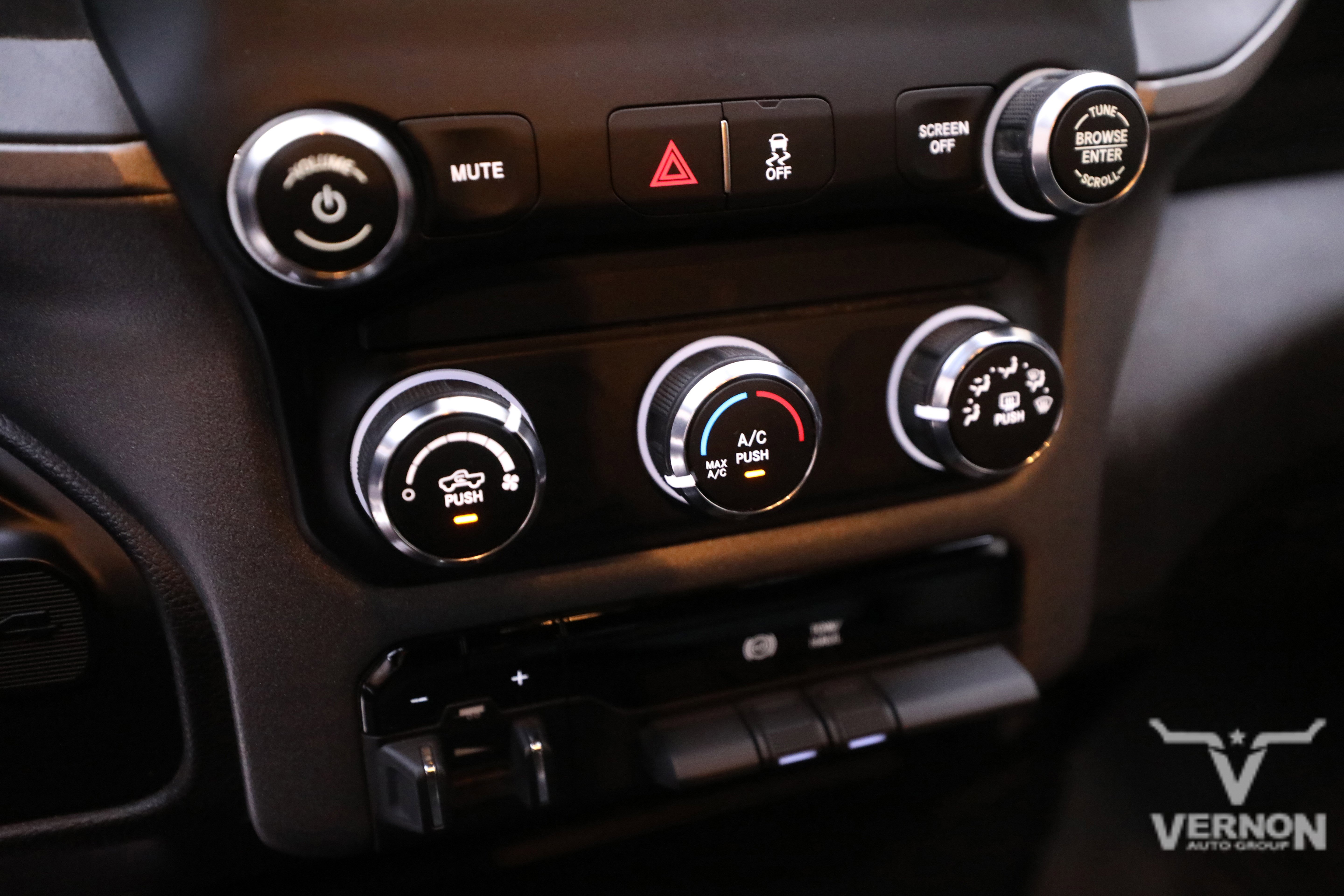 Used 2024 RAM 2500 Tradesman w/ Chrome Appearance Group image 24