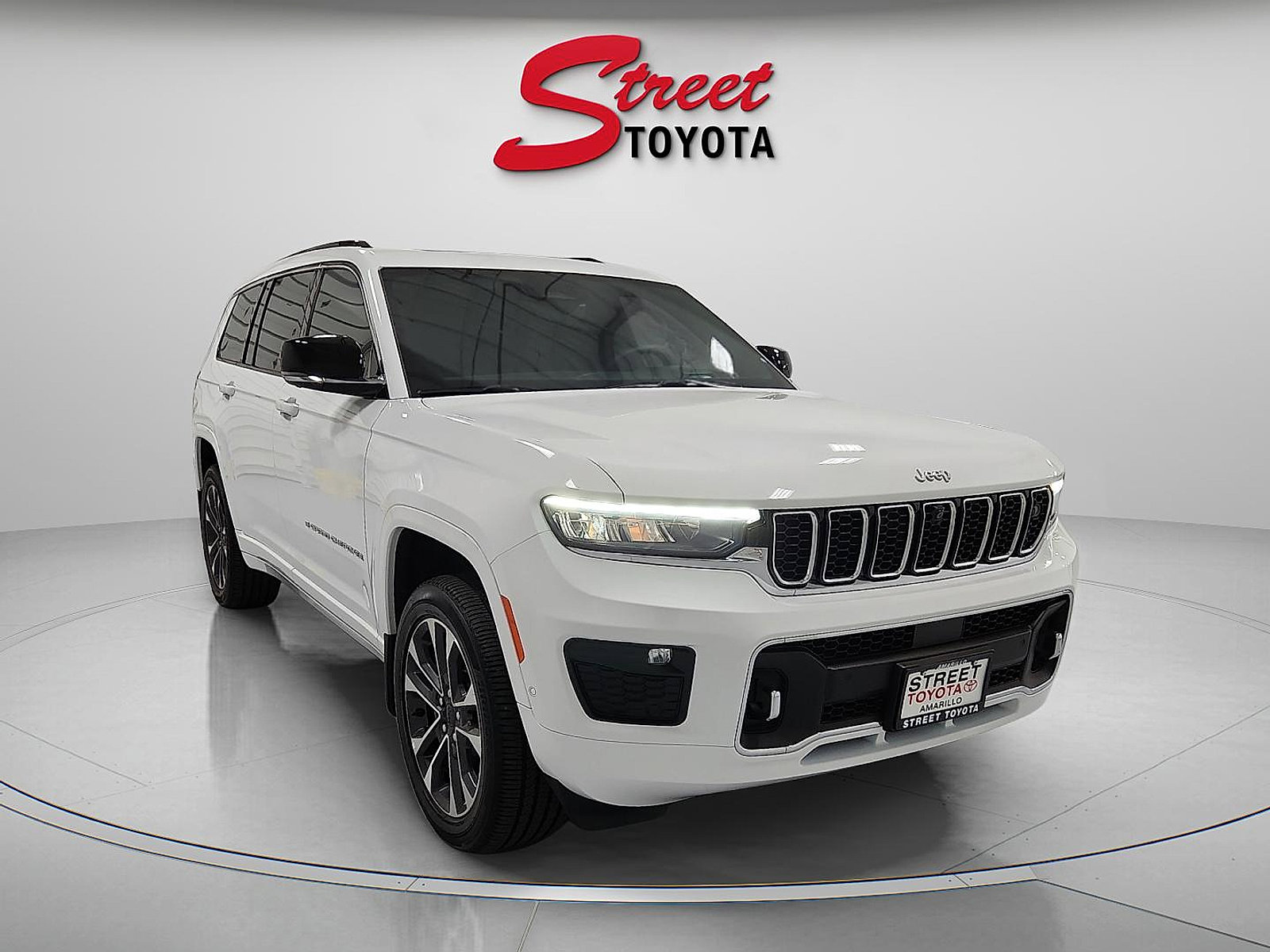 Used 2024 Jeep Grand Cherokee L Overland w/ Advanced Protech Group III AWD/4WD image 5