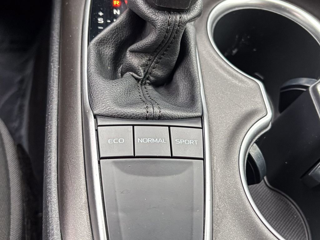 Used 2022 Toyota Camry LE image 24