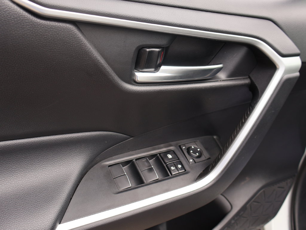 Used 2020 Toyota RAV4 XLE Premium FWD image 22
