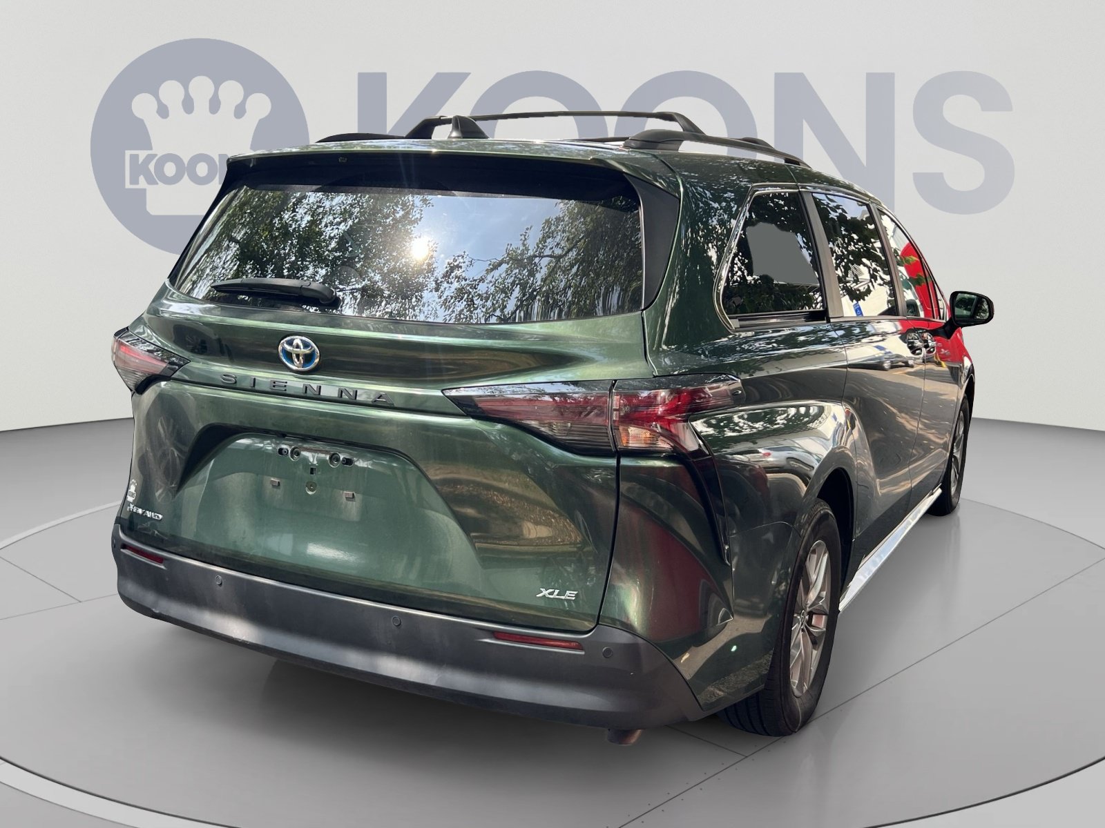 Used 2025 Toyota Sienna XLE AWD/4WD image 5