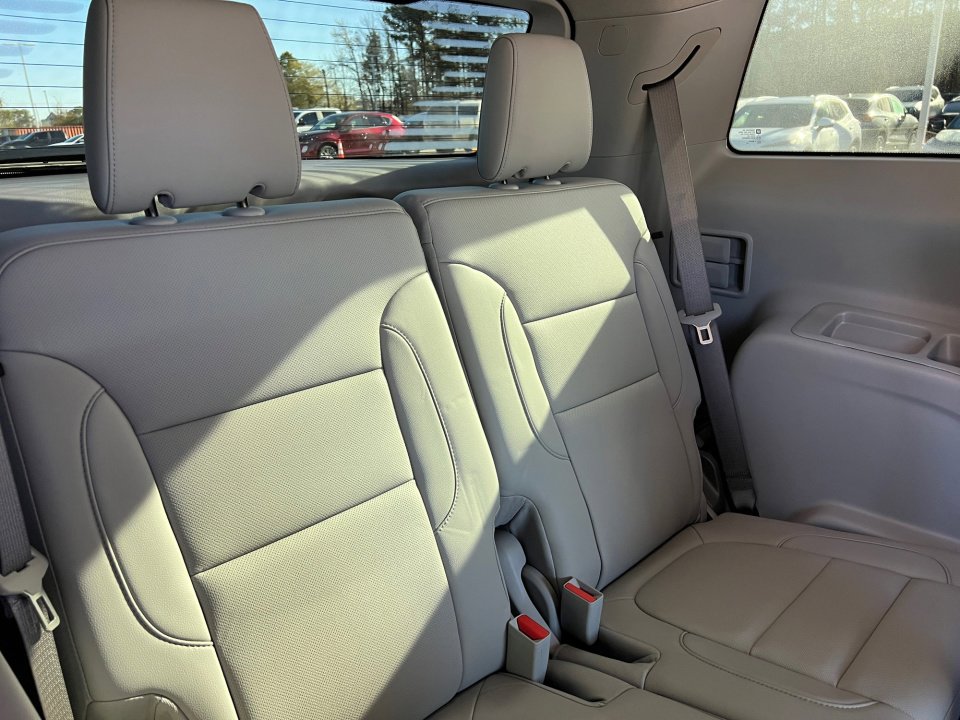 Used 2023 GMC Acadia SLT AWD/4WD image 29