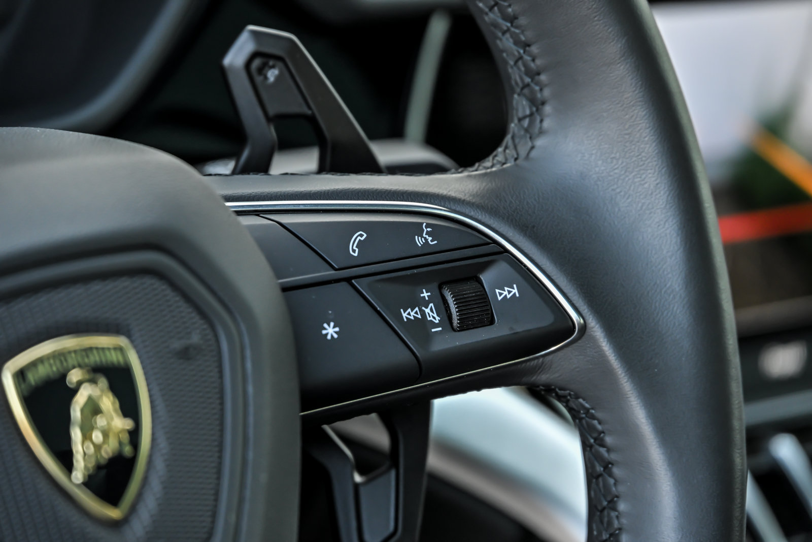 Used 2024 Lamborghini Urus S AWD/4WD image 26