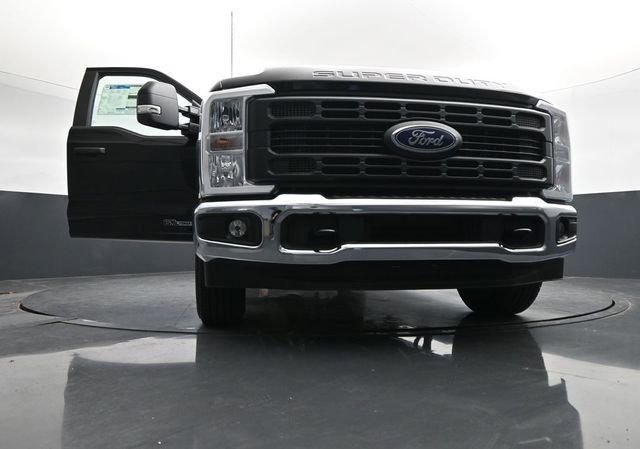 New 2025 Ford F250 XL w/ XL Chrome Package image 47