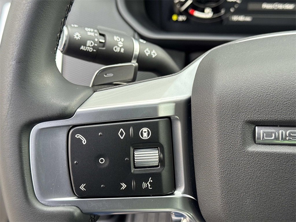 Certified 2025 Land Rover Discovery Dynamic SE image 28