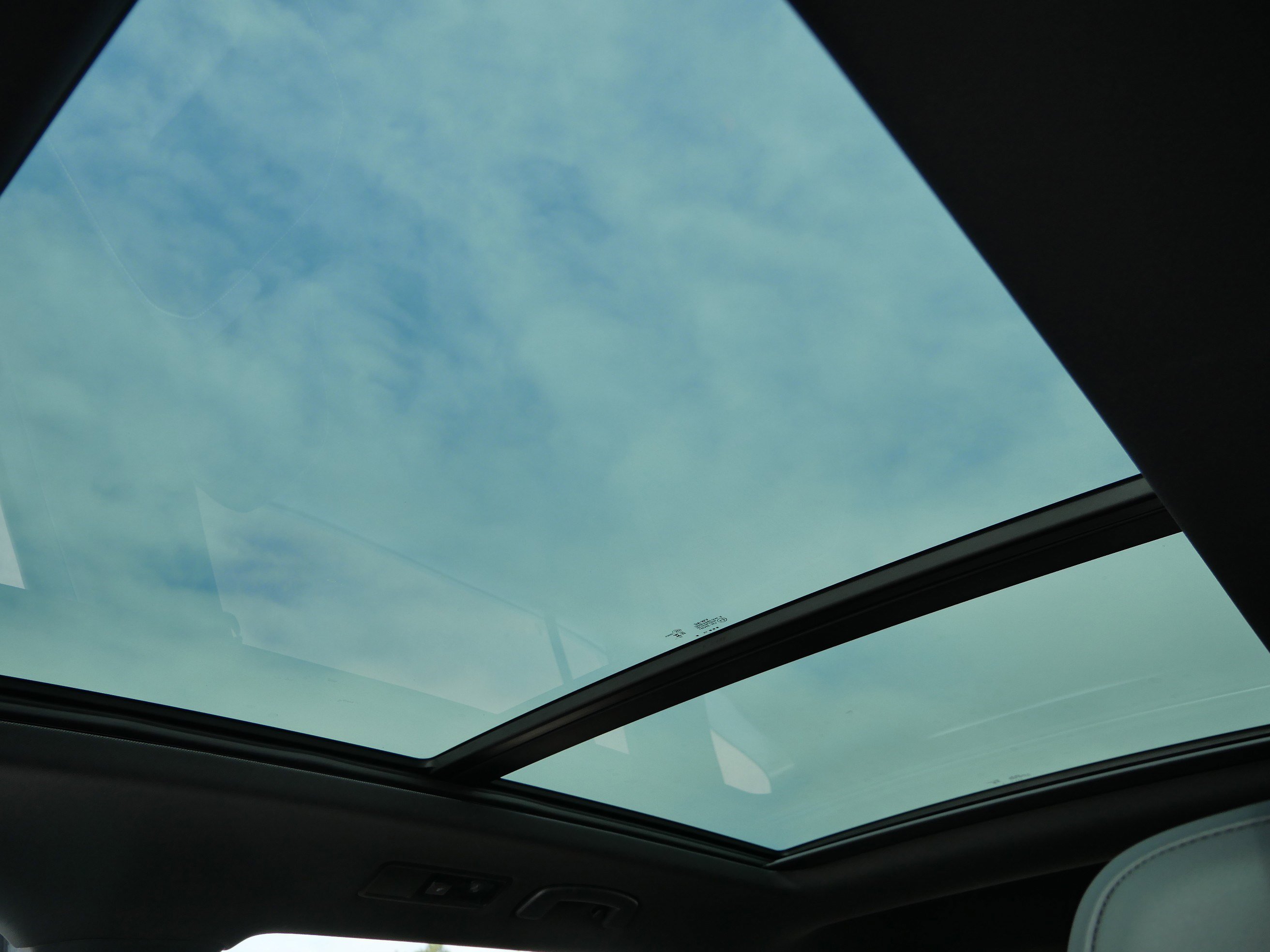 Certified 2024 Volkswagen Tiguan SE R-Line image 34