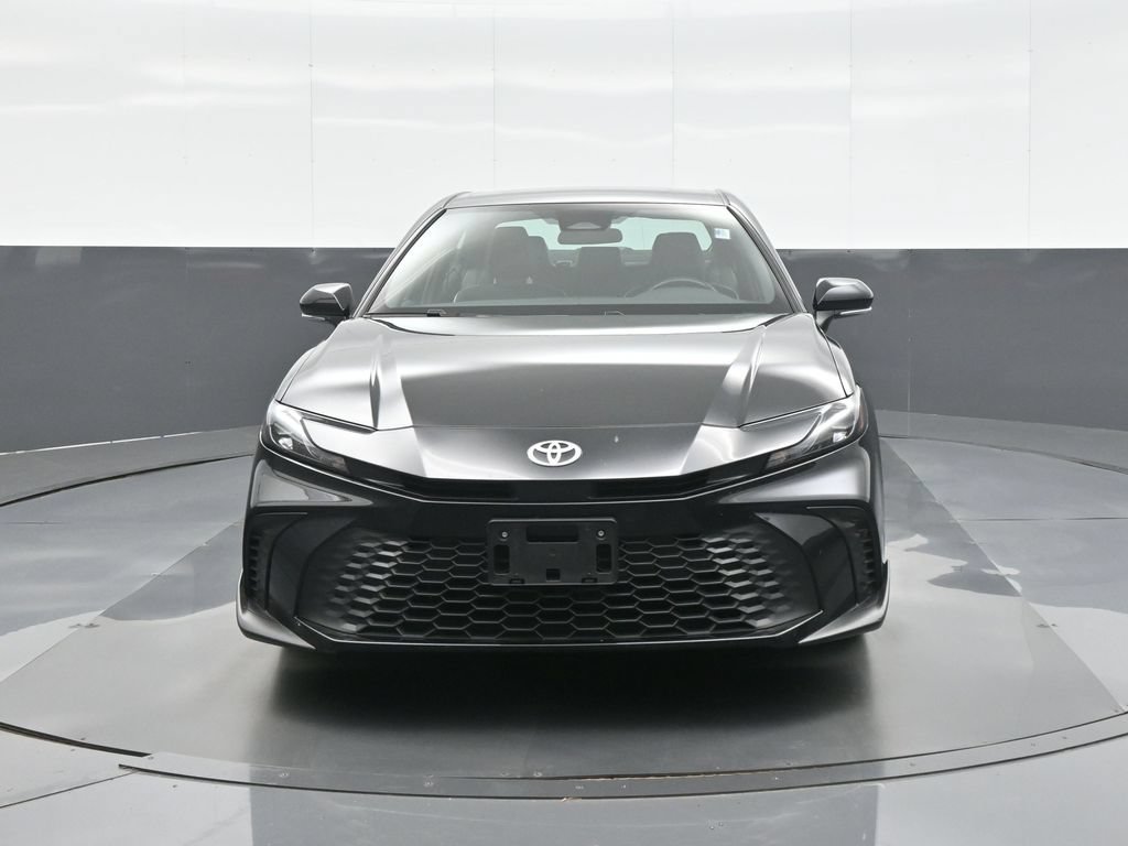Used 2025 Toyota Camry SE FWD image 2