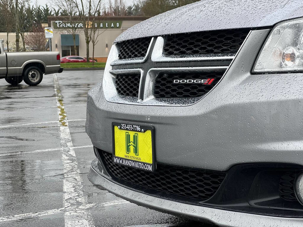 Used 2016 Dodge Grand Caravan SXT image 18