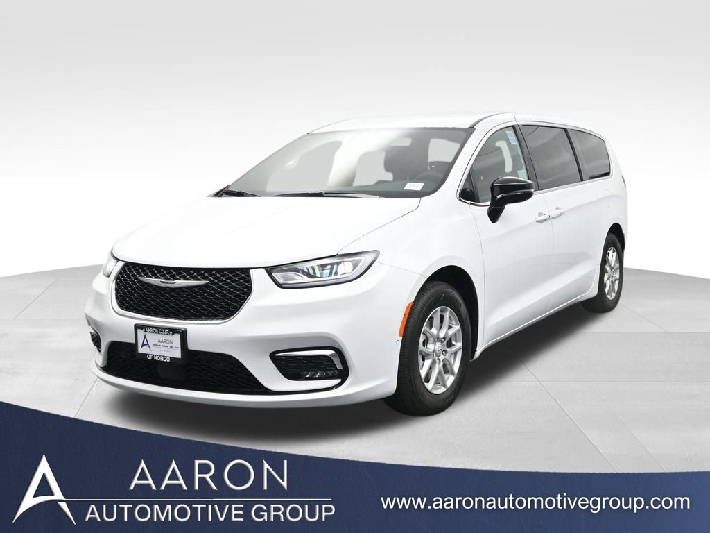 New 2026 Chrysler Pacifica Select image 1