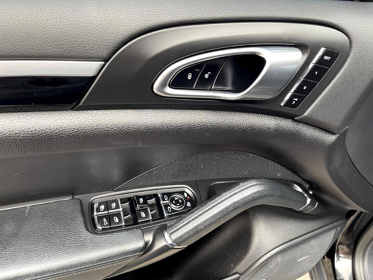 Used 2014 Porsche Cayenne Base image 10