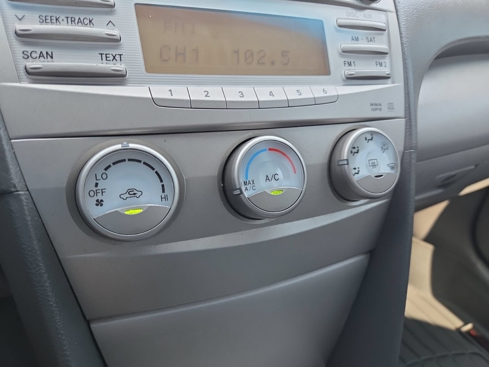 Used 2010 Toyota Camry FWD image 24