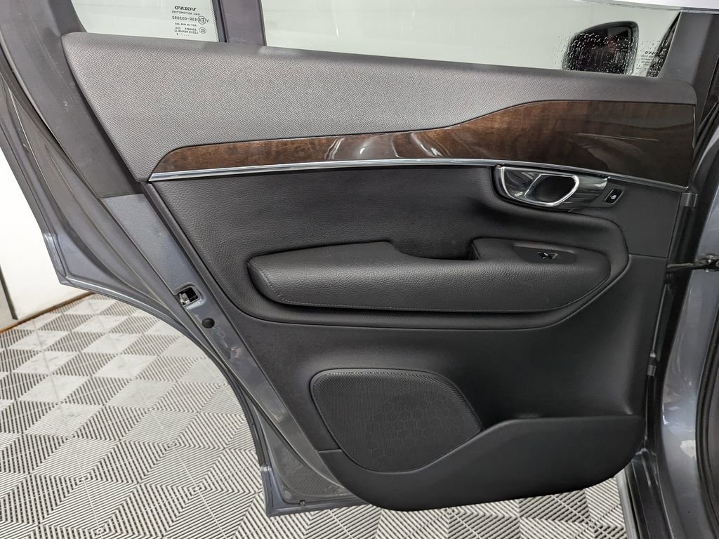 Used 2016 Volvo XC90 T6 Momentum w/ Momentum Plus Package image 43