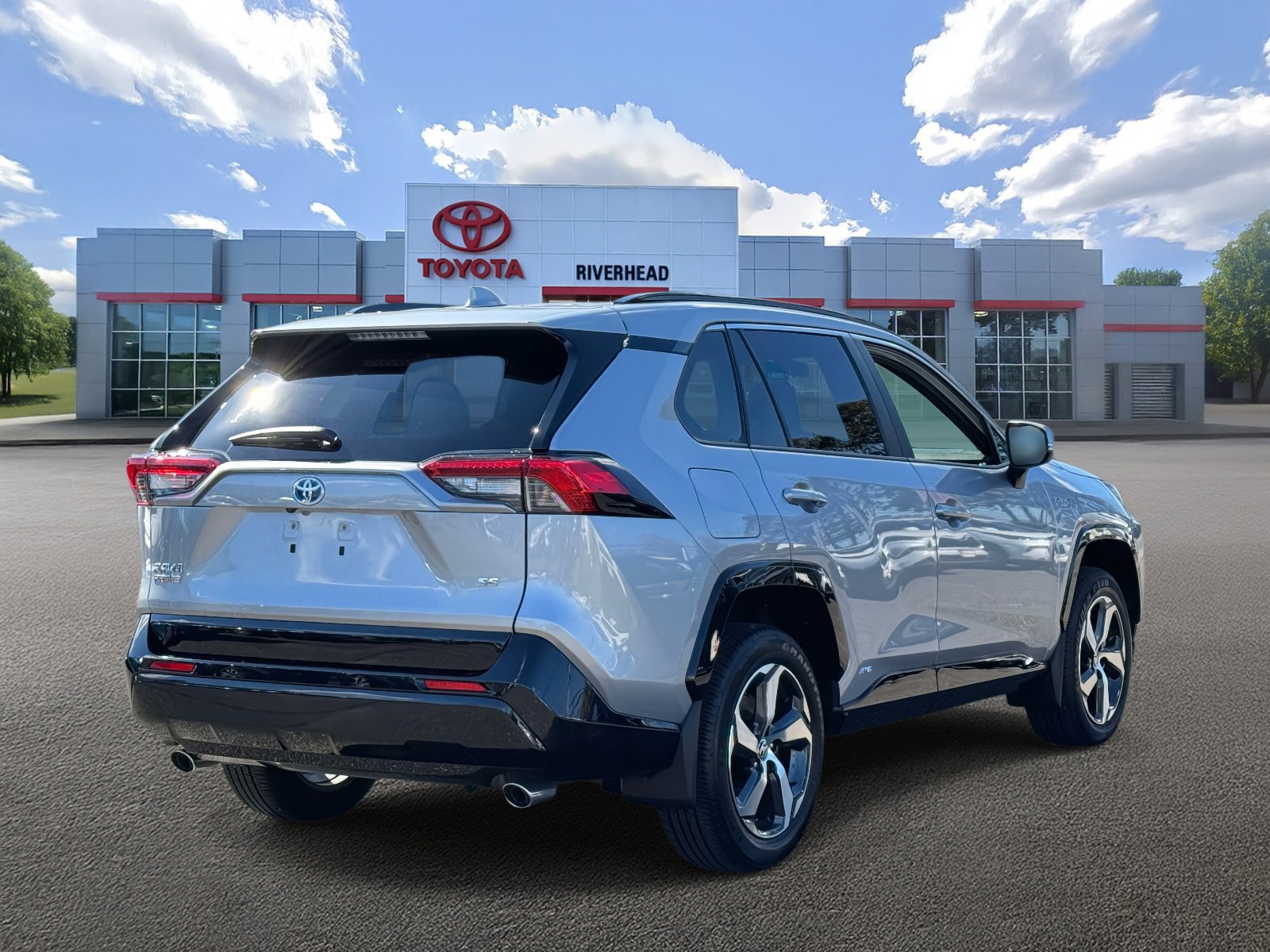 Used 2024 Toyota RAV4 SE w/ Weather & Moonroof Package image 5