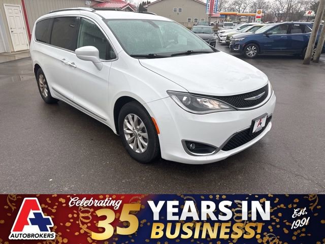 Used 2019 Chrysler Pacifica Touring-L image 1