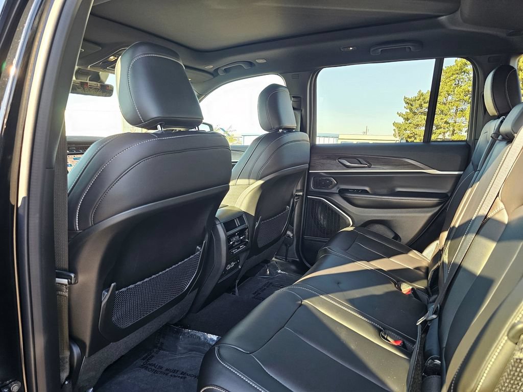 New 2025 Jeep Grand Cherokee L Limited w/ Black Appearance Package AWD/4WD image 12