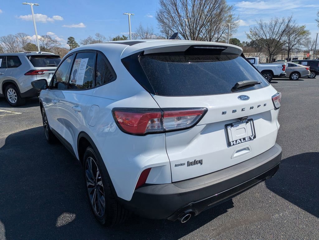 Used 2022 Ford Escape SE w/ SE Sport Appearance Package image 6