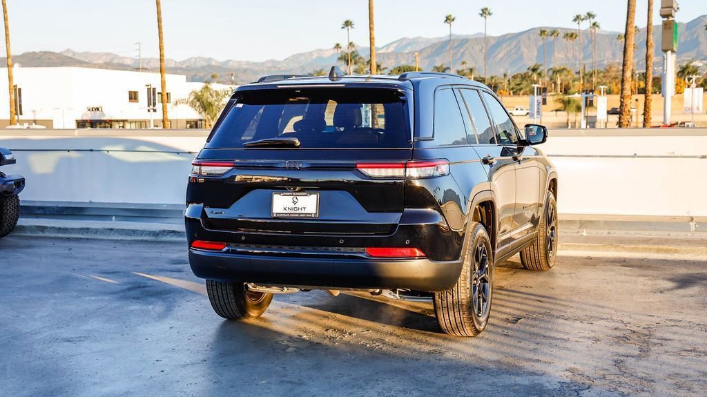 New 2025 Jeep Grand Cherokee Altitude image 9