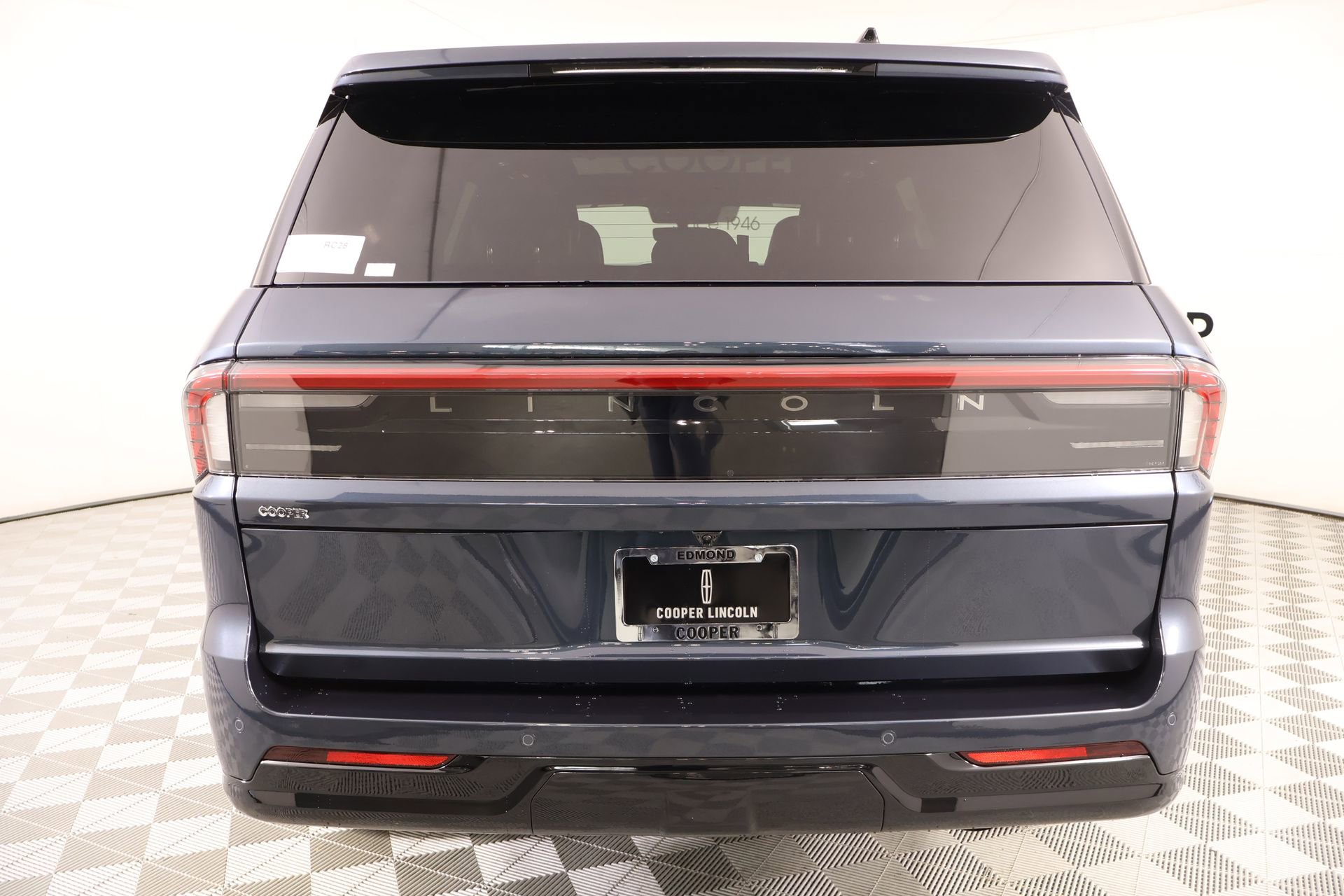 New 2026 Lincoln Navigator Reserve w/ Jet Appearance Package image 23