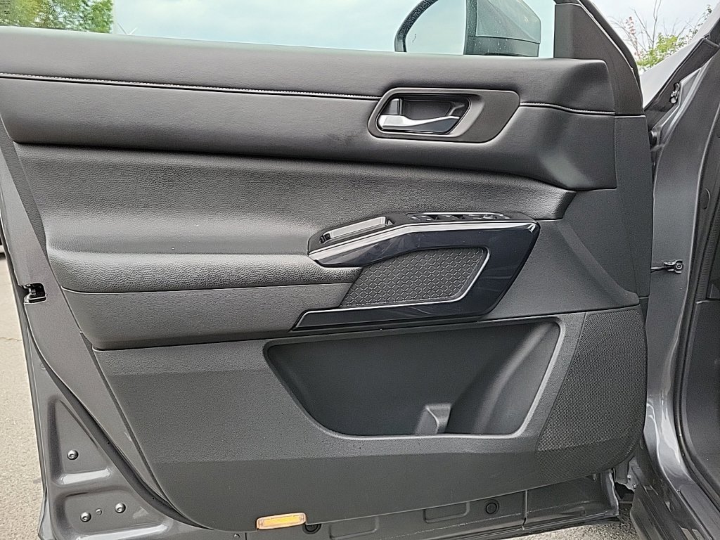 Used 2022 Nissan Pathfinder SV AWD/4WD image 33