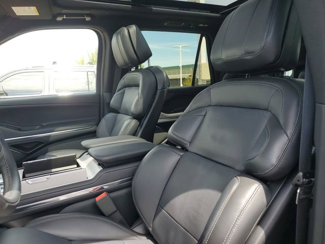 Used 2025 Lincoln Navigator Reserve w/ Jet Appearance Package AWD/4WD image 5