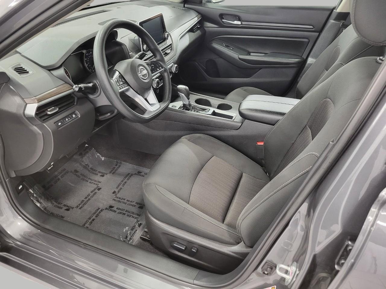 Used 2025 Nissan Altima 2.5 SV FWD image 9