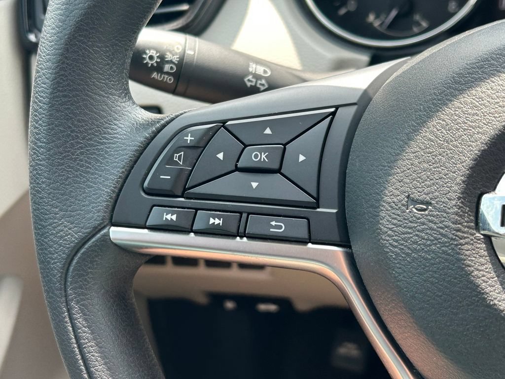 Used 2020 Nissan Rogue Sport SV FWD image 32