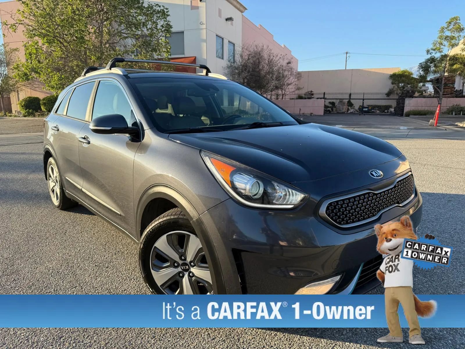 Used 2018 Kia Niro EX FWD image 1