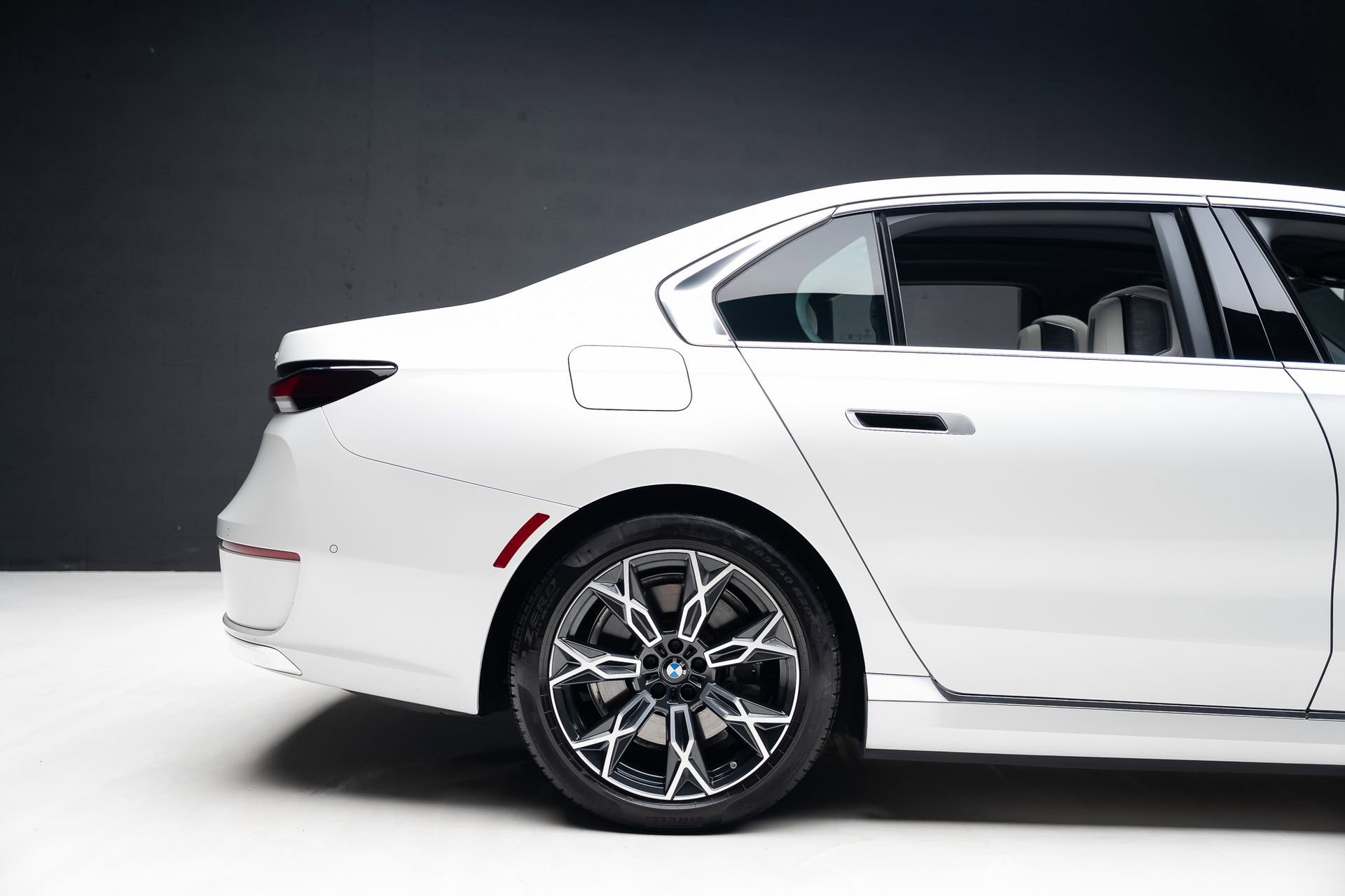 Used 2024 BMW i7 xDrive60 image 36