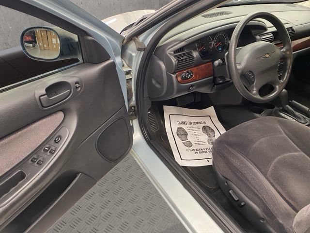 Used 2002 Chrysler Sebring LX FWD image 16