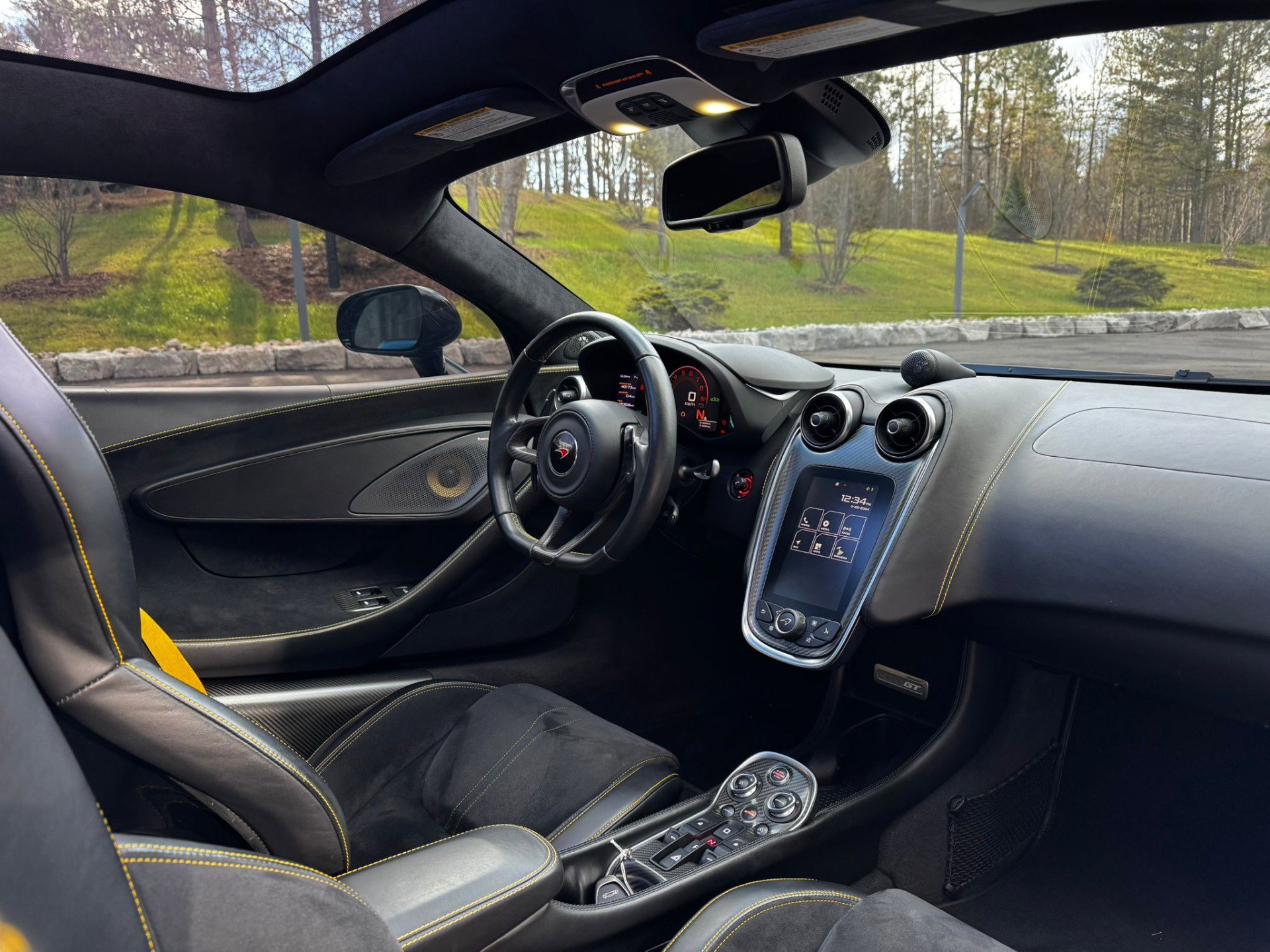 Used 2017 McLaren 570S image 24