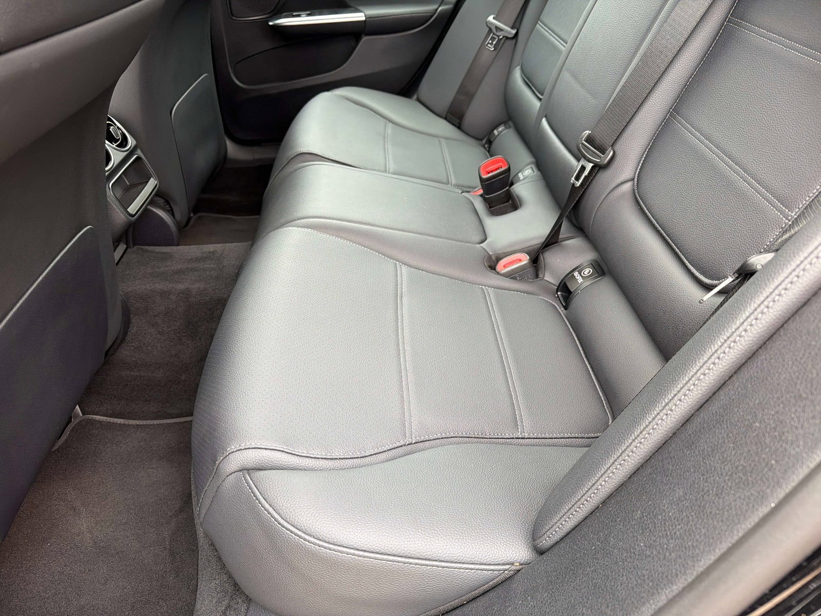 Used 2025 Mercedes-Benz C 300 Sedan image 13