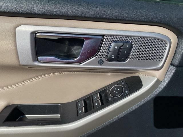 Used 2021 Ford Explorer Limited w/ Equipment Group 301A AWD/4WD image 23