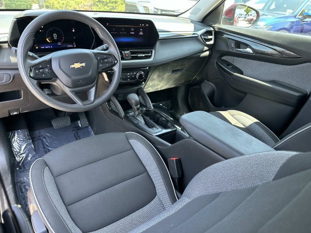 Used 2025 Chevrolet TrailBlazer LT AWD/4WD image 19
