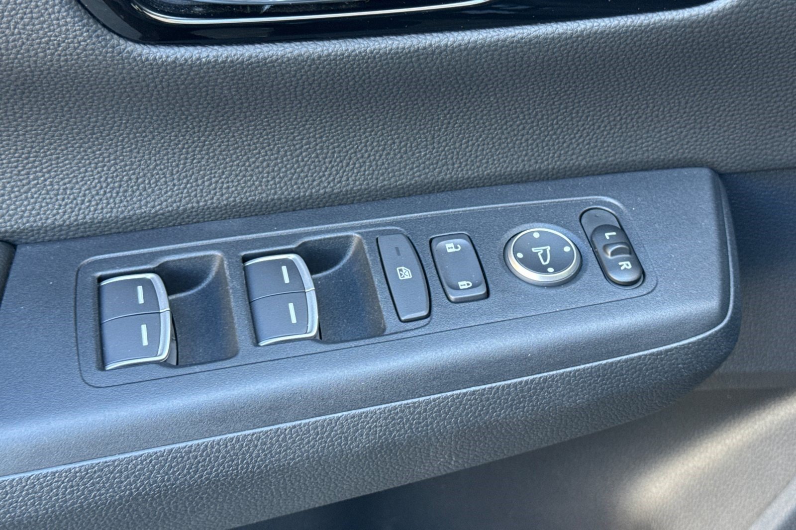 Used 2025 Honda CR-V EX-L image 14