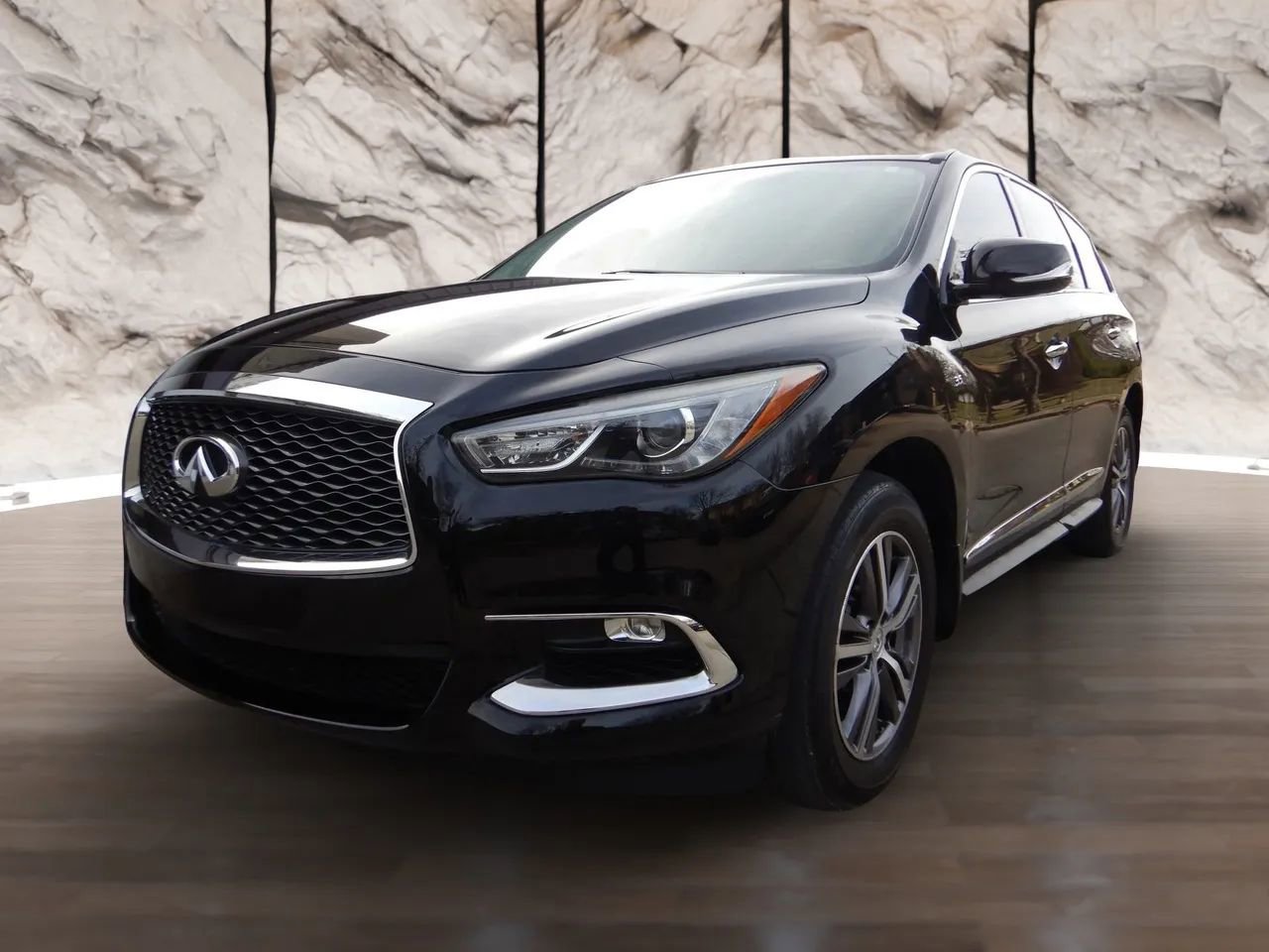 Used 2018 INFINITI QX60 FWD w/ Premium Package