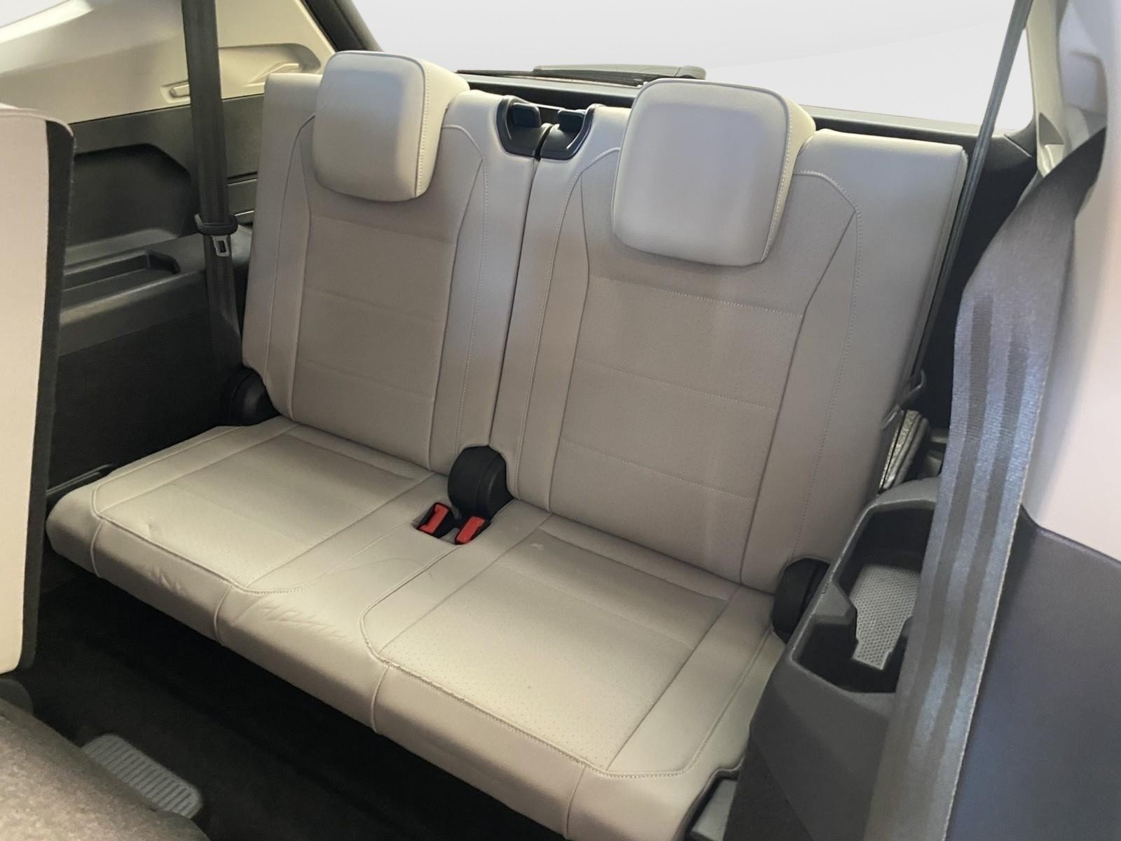 Used 2021 Volkswagen Tiguan SEL w/ 3rd Row Seat Package AWD/4WD image 18