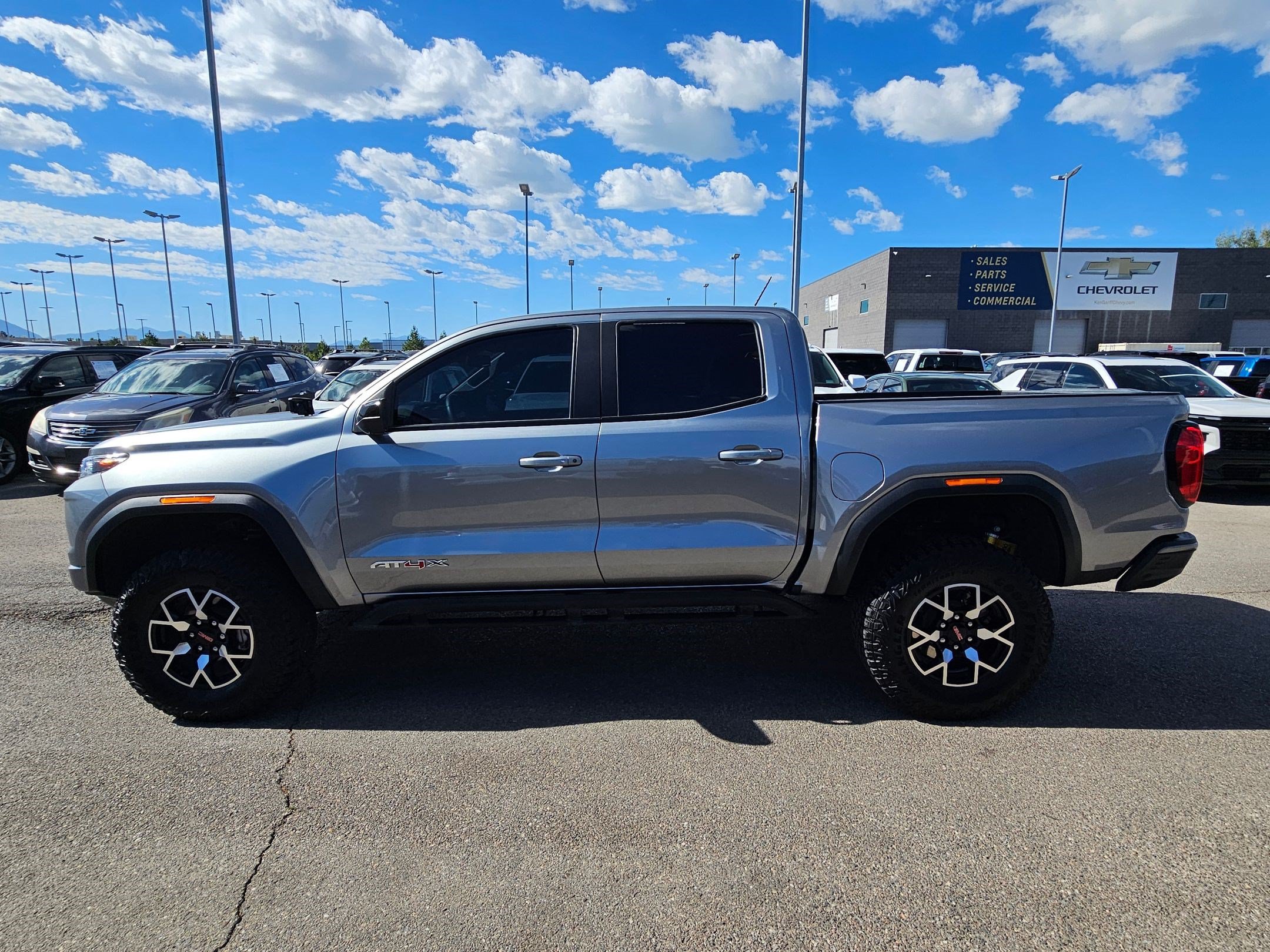 Used 2024 GMC Canyon AT4X AWD/4WD image 7