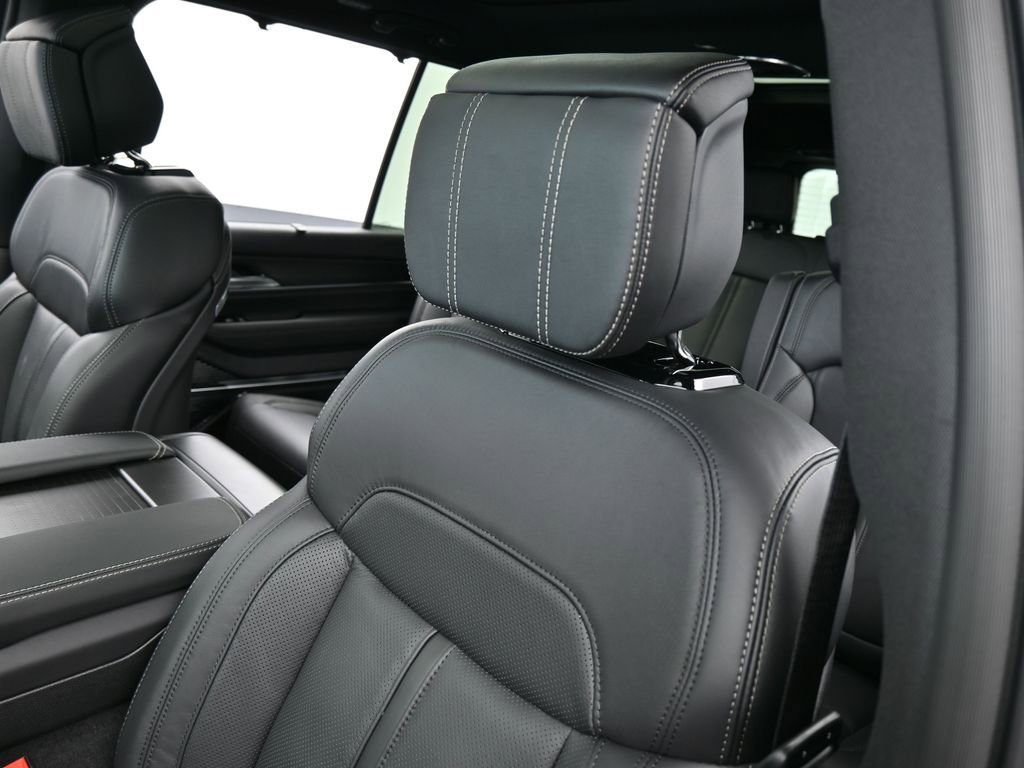 New 2026 Jeep Grand Wagoneer Summit image 16
