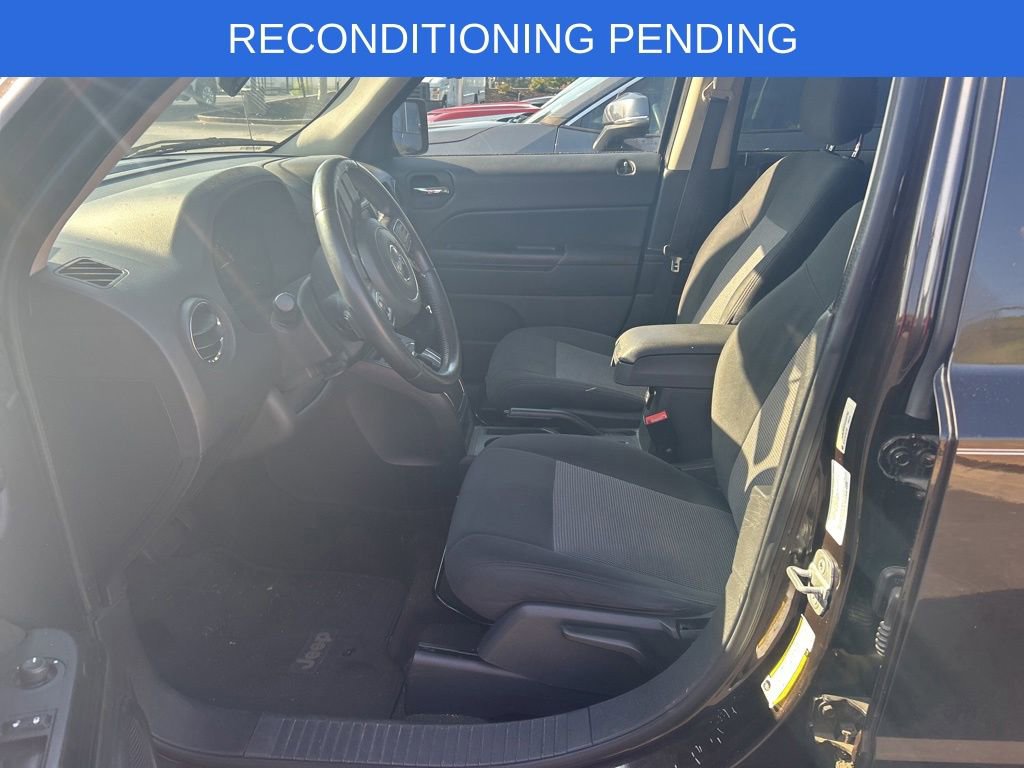 Used 2014 Jeep Patriot Latitude AWD/4WD image 8