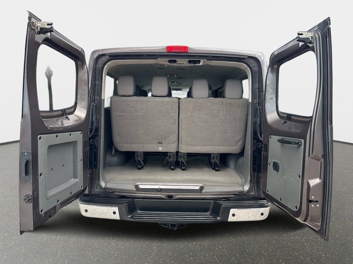 Used 2015 Nissan NV 3500 SV w/ Technology Package RWD image 9