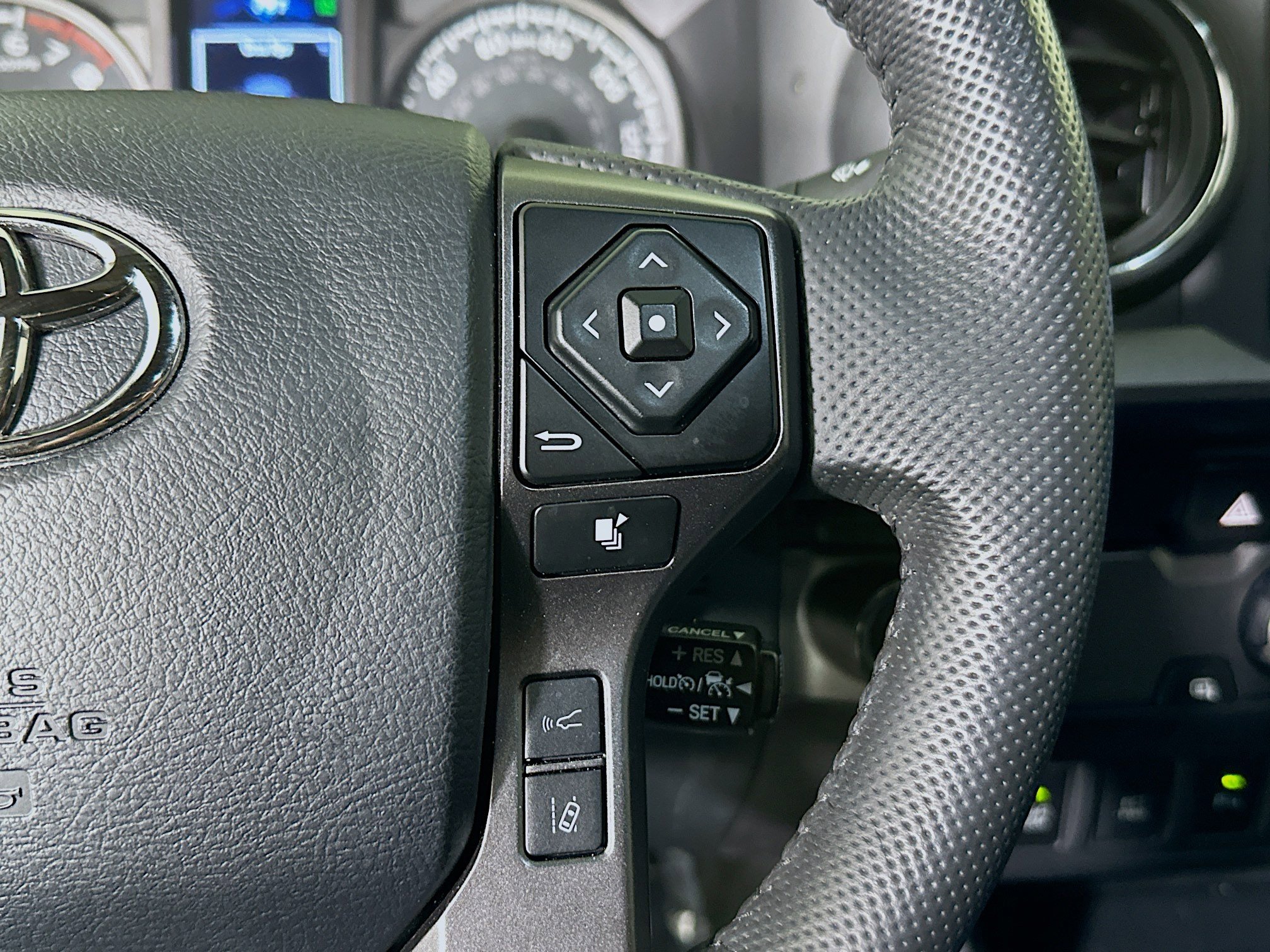 Used 2023 Toyota Tacoma TRD Off-Road w/ Technology Package image 17