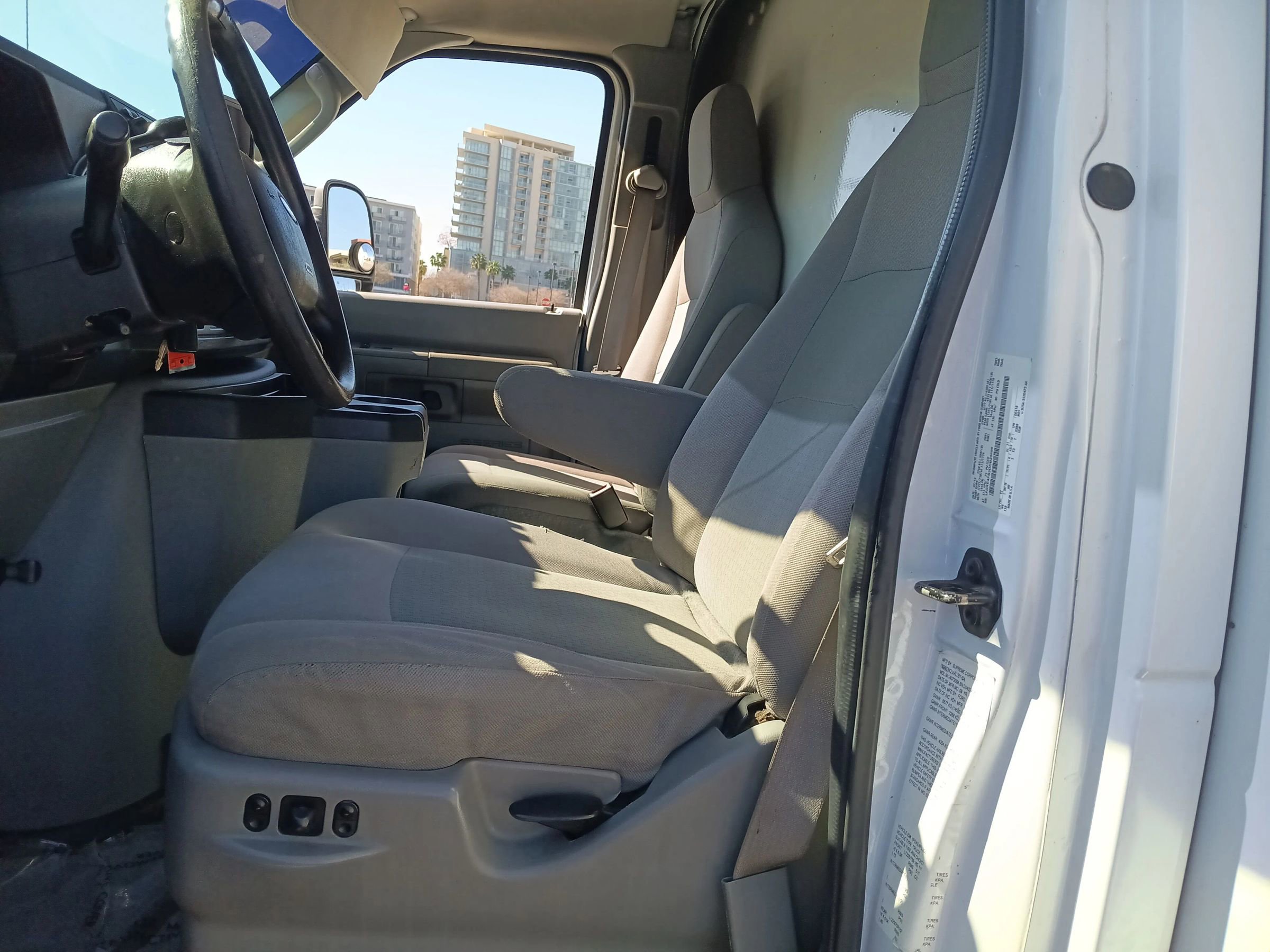 Used 2013 Ford E-450 and Econoline 450 Super Duty w/ Interior Upgrade Pkg RWD image 26