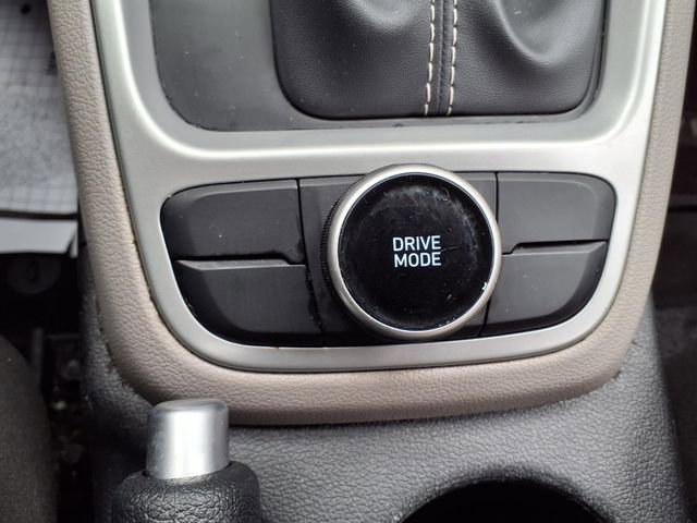Certified 2025 Hyundai Venue SEL FWD image 19