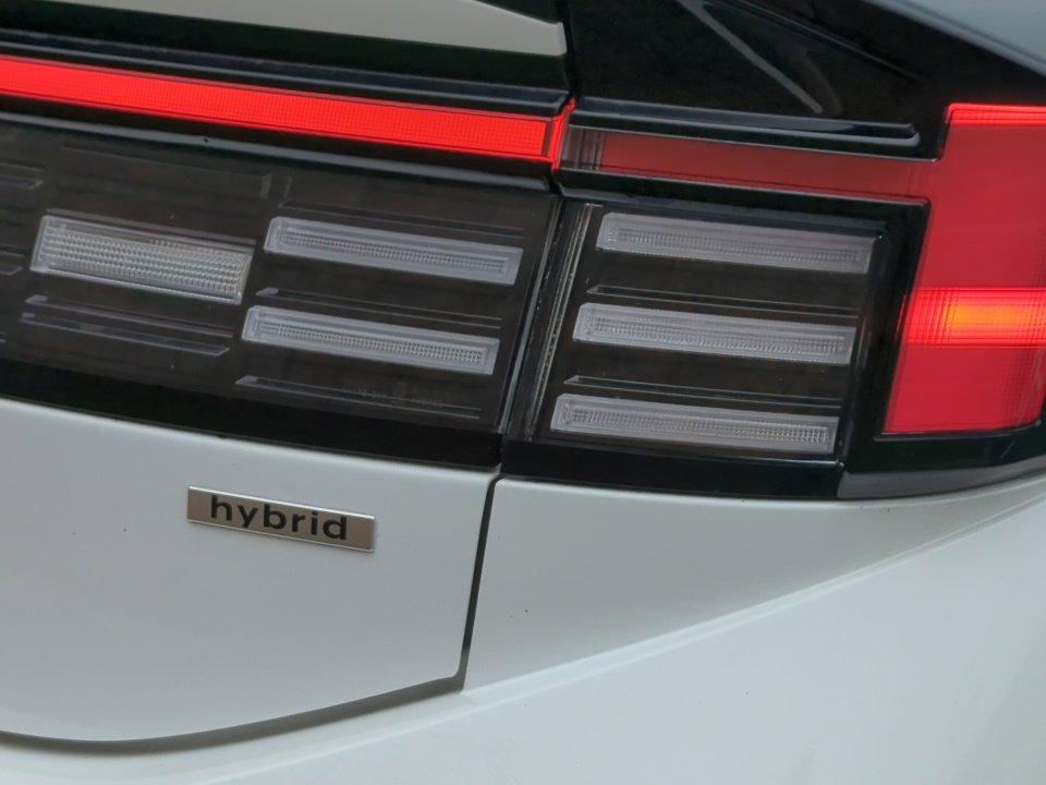 Certified 2025 Hyundai Sonata Limited FWD image 20