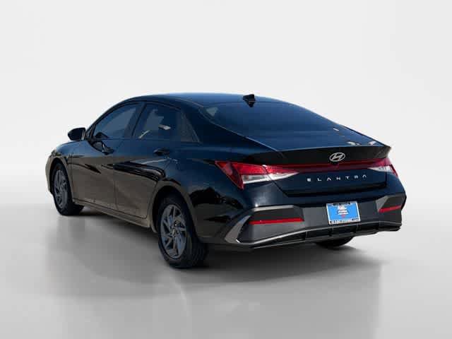Certified 2024 Hyundai Elantra SEL FWD image 3