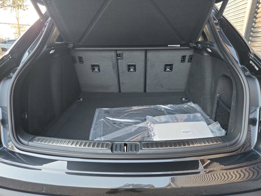 New 2026 Porsche Macan image 46