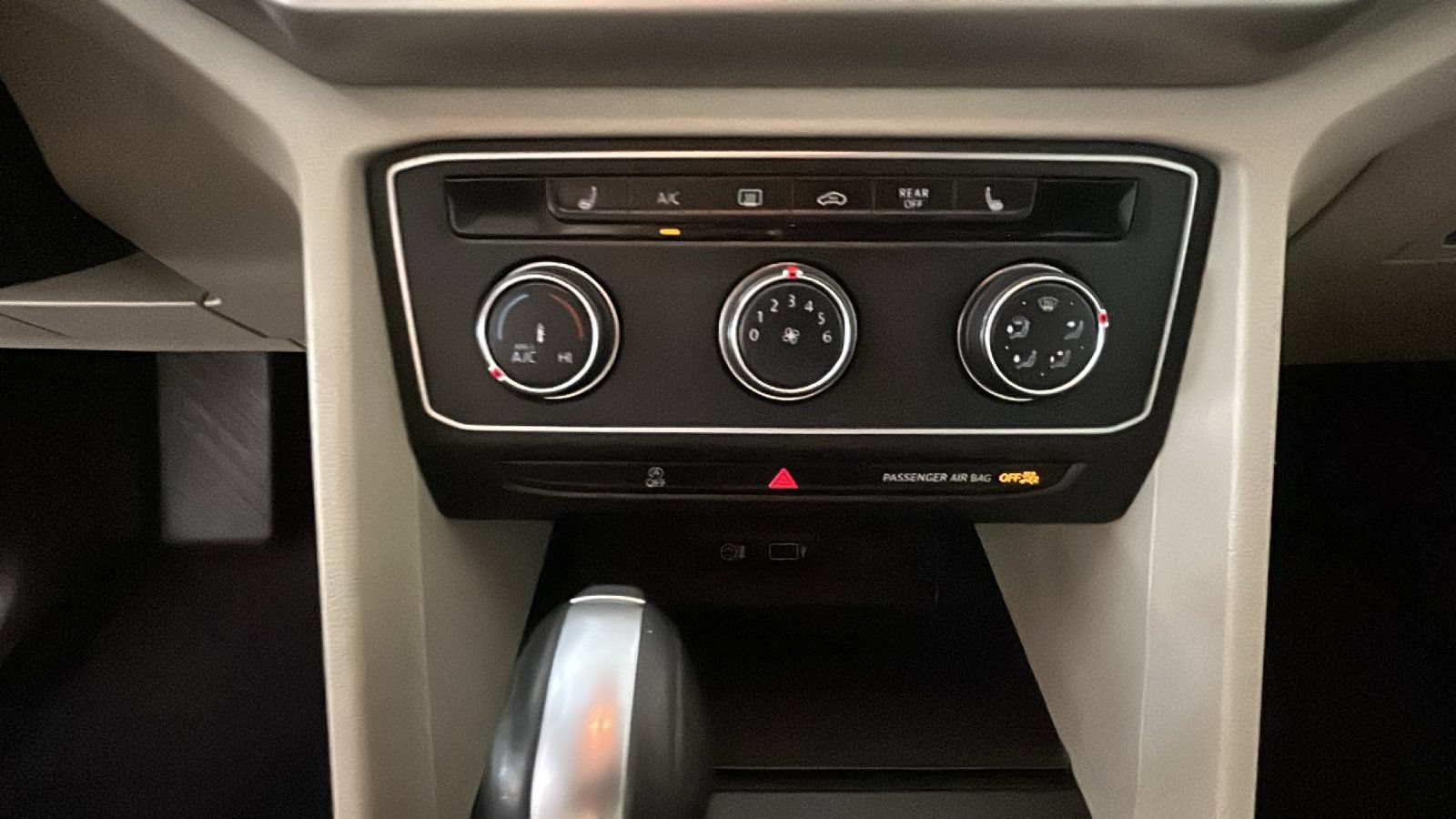 Used 2018 Volkswagen Atlas SE AWD/4WD image 27
